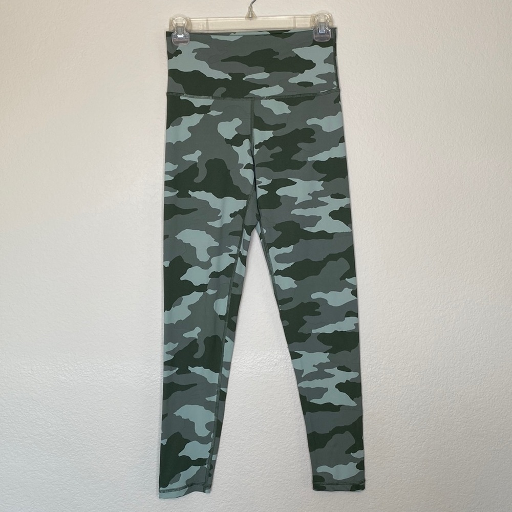 Aerie green camo leggings Sz medium EUC